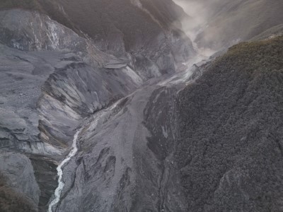 114年10月4日上午空拍堰塞湖區，初判無異常變化。