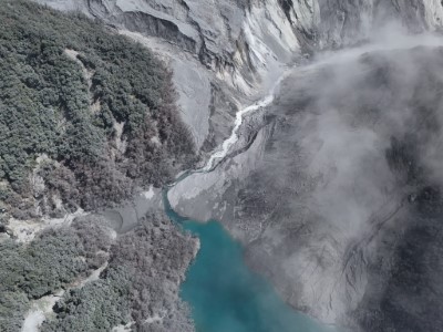 114年10月4日上午空拍堰塞湖區，初判無異常變化。