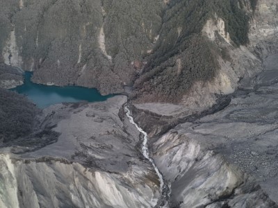 114年10月6日上午空拍堰塞湖區，初判無異常變化。