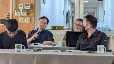 專家學者共同熱烈討論-林業試驗所福山研究中心鍾詩文研究員發言