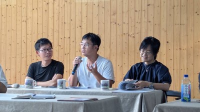 專家學者熱烈討論-荒野保護協會宜蘭分會黃閎義研究員(左1)、羽林生態股份有限公司王偉聿研究員(中)、臺灣師範大學生命科學系趙怡姍副教授(右1)
