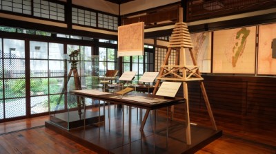 林業保育署在百年古蹟「總督府山林課宿舍」展開為期半年的《0km：重返山林課》特展，首度公開日治時期保存至今，總督府山林課製作的地圖、調查報告及檔案文件，回溯百年科學林業展望永續未來，意義重大。