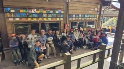 孩子們將對向陽名樹的關愛，轉化為一幅幅充滿生命力的畫作