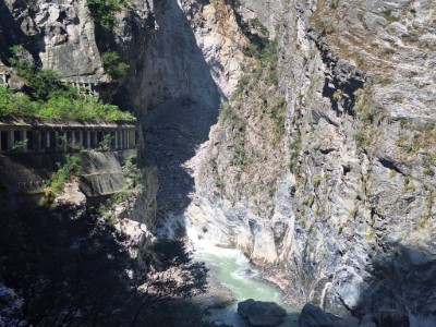 自燕子口步道拍攝崩坍區