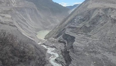 馬太鞍堰塞湖下方河道崩塌蓄水
