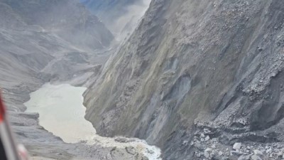 馬太鞍堰塞湖下方河道崩塌蓄水