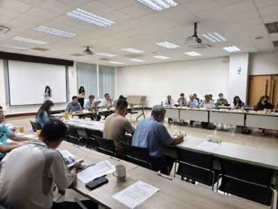 與會NGO提出生態友善建議並與委員討論情形2