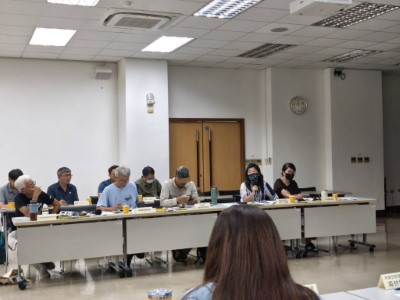 與會NGO提出生態友善建議並與委員討論情形3
