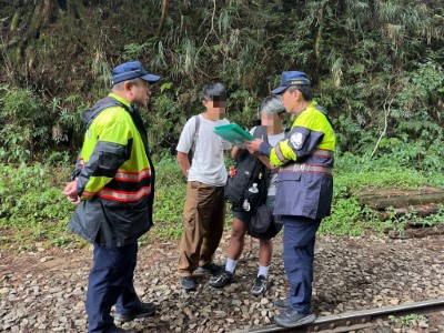 眠月線1.8公里處發現2名違法行走軌道遊客