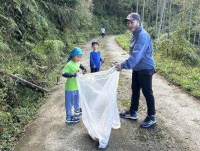 最可愛的淨山小隊！孩子們也跟著家裡長輩一起參與淨山活動照片