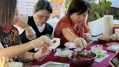 尚武農創企業社於活動現場展示花蝴蝶手作體驗與在地農產加工品，帶領民眾感受尚武村生態與文化魅力。