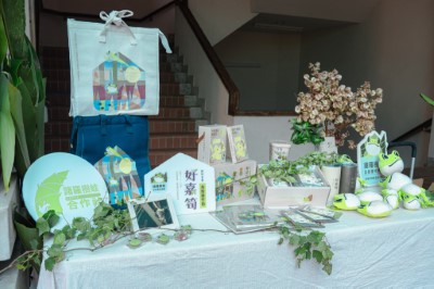 由嘉義縣友善諸羅樹蛙生產蔬果合作社推出即食竹筍料理包、竹筍香菇粥與生態品牌「好嘉筍」商品展示