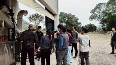 技術人員說明設備機組操作及實機運轉6