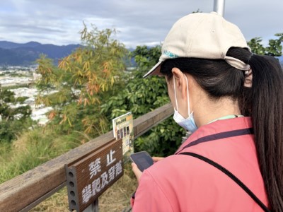 許多民眾一早來到鯉魚山步道參加集章活動