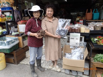 林業保育署臺中分署與谷關里山商店松鶴部落「阿嬌姨的店」合作，設立「保育柑仔店」，部落居民可持舊獵具在「保育柑仔店」免費換領改良式獵具，還能領取100元購物金兌換店內等值商品