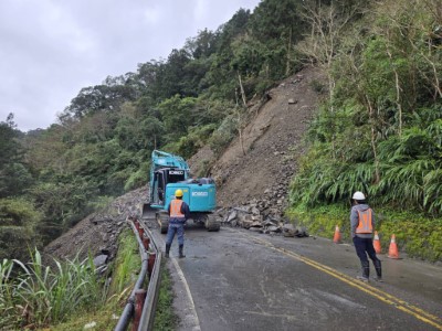太平山區內道路宜專一線8.5k坍方交通暫時中斷，啟動封閉措施並同步進行搶修1