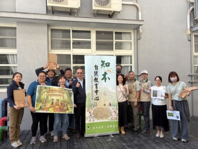 林業保育署臺東分署與臺東大學附設實驗國民小學共同策劃的「國產材小偵探」闖關活動首次亮相活動大合照。