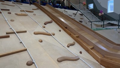 「融岩基地」攀岩場使用在地的國產材臺灣杉與柳杉等國產材作為場域素材