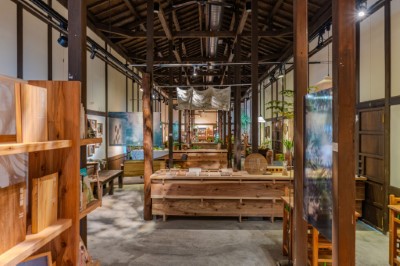 《森林。家｜來自森林の美好生活展》以「住在森林裡的家」為發想，結合本土林業復興、國產木材應用與山林藝術，呈現森林在當代生活中的多元樣貌。