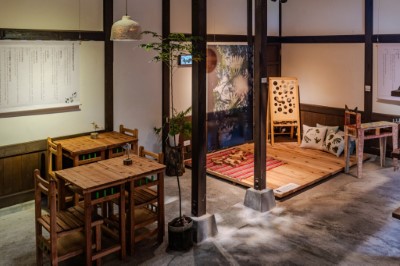 展場特別打造「森林書房」，邀請觀眾翻閱木之書、體驗柳杉積木與遊戲，並坐上國產材原木課桌椅，感受森林與學習交織的時光。