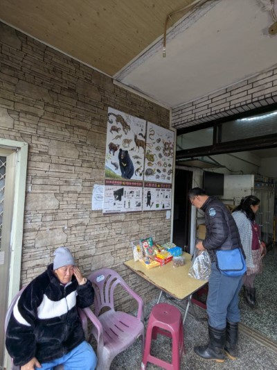 圖四、保育柑仔店展示瀕危物種及人熊衝突安全處置之展板