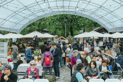 活動匯聚32組文創與在地餐飲品牌，結合森林美學、音樂演出、手作體驗與展覽延伸內容，於歲末時節呈現一場兼具感官與心靈療癒的文化盛宴。