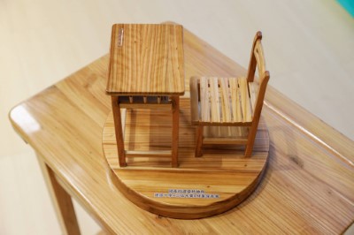 1：4縮小版國產材課桌椅