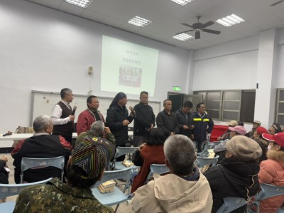 獵人小組向部落居民說明巡守路線及請居民放心