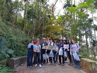 淨山沿途同時向登山民眾宣導無痕山林，傳遞正確山林使用觀念