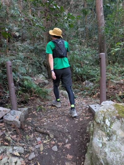 登山民眾通過人流計數器-1