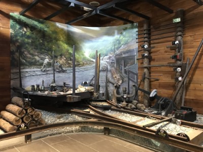 圖2.烏來林業生活館內台車文物展示(烏來林業生活館提供)