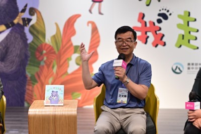 作者王文華老師為了創作這本兼具教育與創意的童書，特地走訪山林部落，將體驗到的部落生活智慧與經驗故事，轉化成書中場景，也在新書分享活動上與參與的大小朋友分享，引發廣大回響。