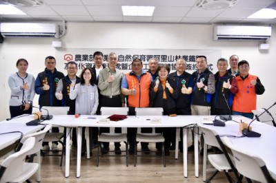 簽約儀式與會人員合影