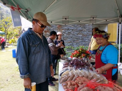 臺東南迴線的大武山生態教育館，則於春節期間（農曆初四、初五）辦理「大武山下的部落市集」活動
