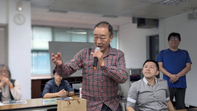 阿石伯蓮花田地主楊炎生