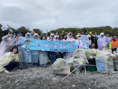 眾人清理87公斤海漂廢棄物