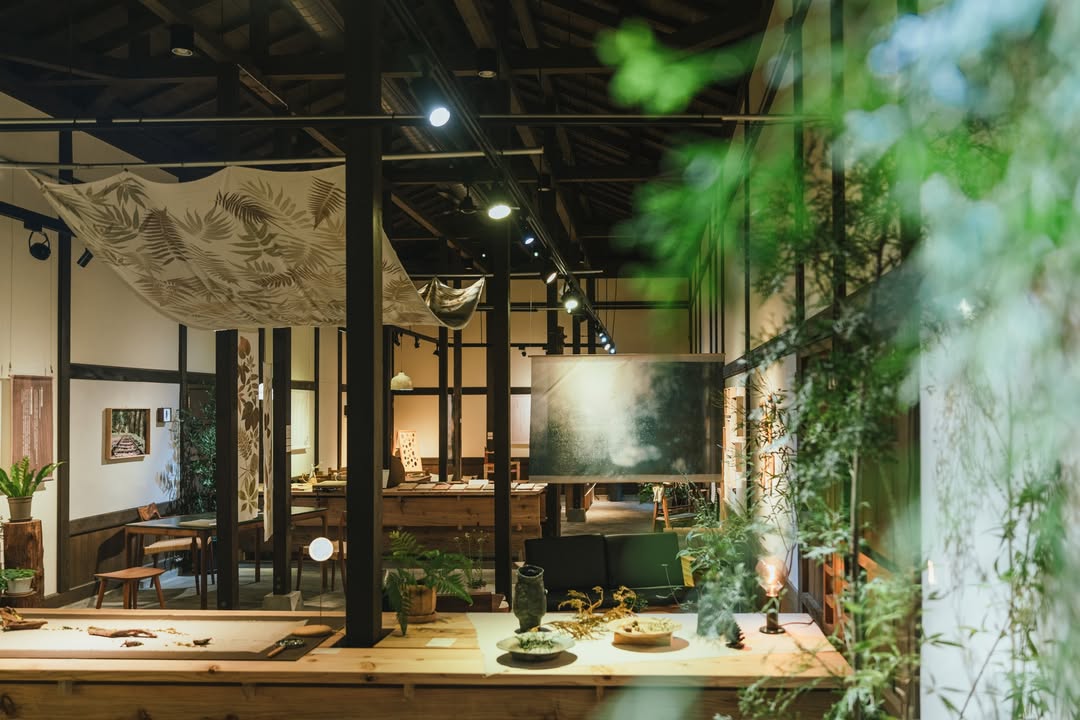 【🥷感官展開🥷｜《森林。家》山色木藝與螢火】
#特展倒數26天

🌳🪵🪑🌳🪵🪑🔄➡️⬅️🔄🌟🪲✨🌟🪲✨
🌳🪵🪑🌳🪵🪑🔄➡️⬅️🔄🌟🪲✨🌟🪲✨
🌳...