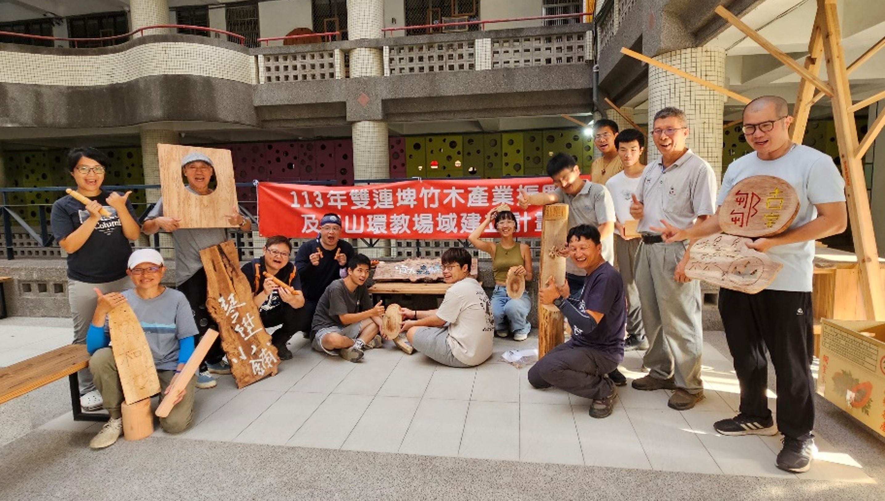林業及自然保育署宜蘭分署、宜蘭大學與雙連埤共同展出木工機具產品成果