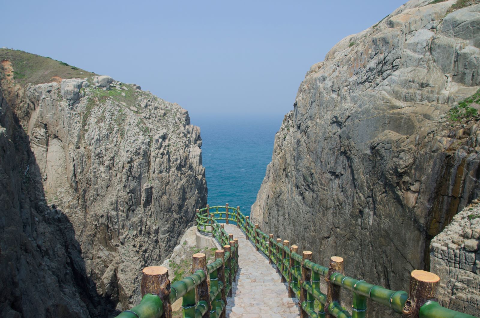 旅客可沿著欄杆步行至觀景台