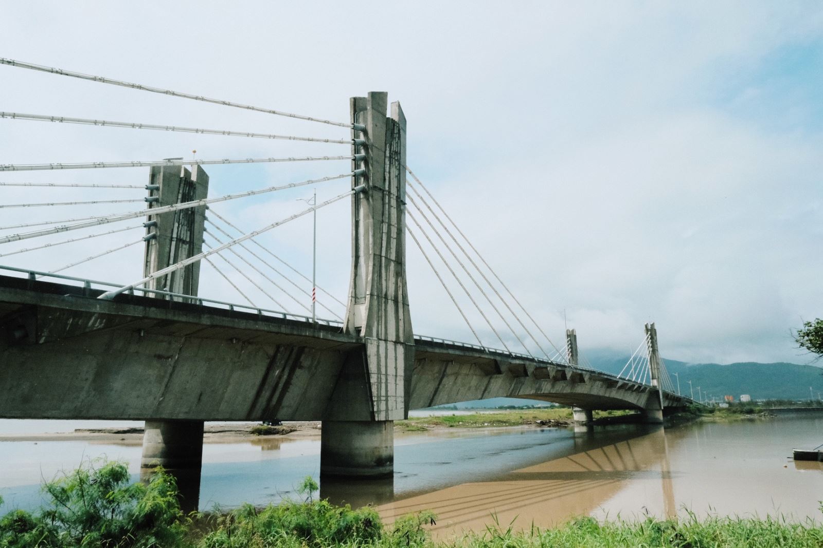 一百多年前，射寮附近天然的海灣，讓它成為當時來往於澎湖、泉州的重要港口