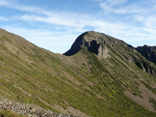 圖9 雪山主峰步道上望雪山主峰與北稜角間的冰蝕鞍部