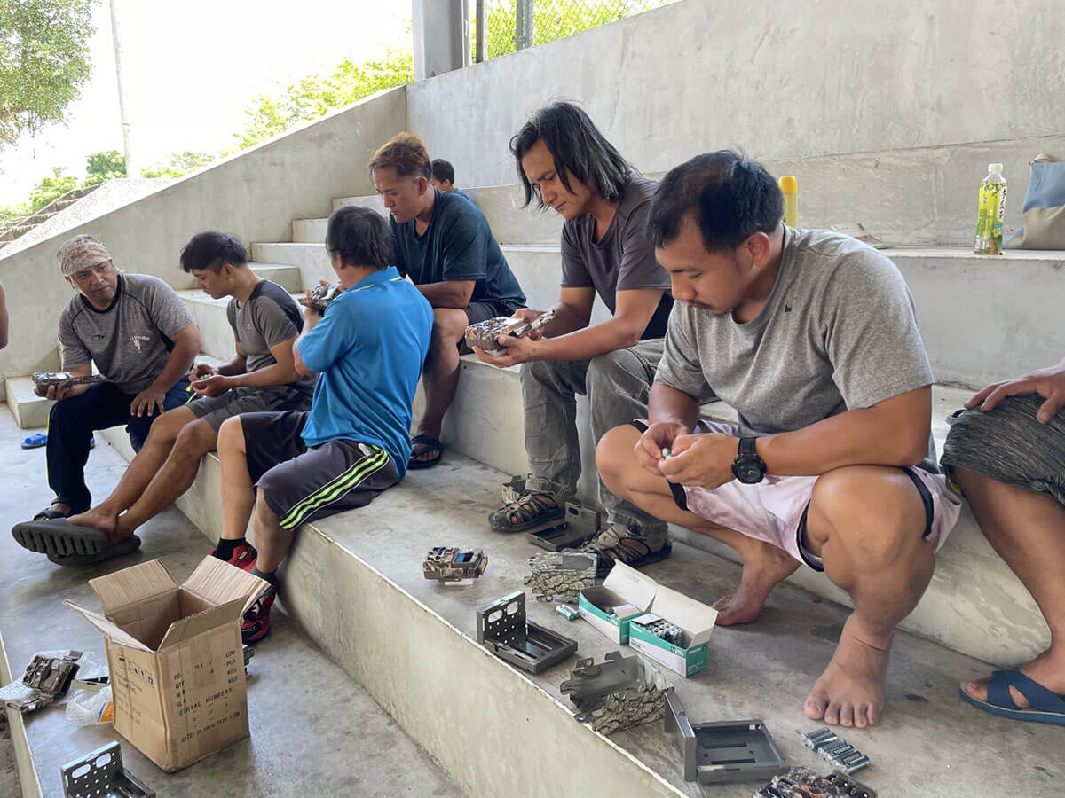 林業保育署花蓮分署於社區部落辦理人熊衝突防治及精準式獵具推廣宣導座談會，並於瓦拉米步道架設紅外線自動照相機，事前培訓人員操作原理及方式，事後定期開會檢視相機拍攝成果，建置黑熊監測影像通報系統