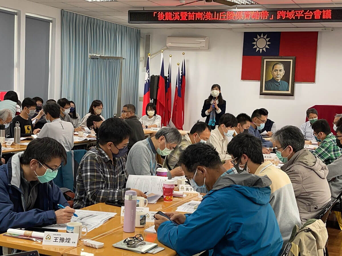 建立保育平臺訂定棲地保育及改善措施，與民眾、在地組織、學校等合作執行推動。公私部門共同落實藍帶綠網縫補，提升環境韌性，建構人與自然環境和諧共存的環境。