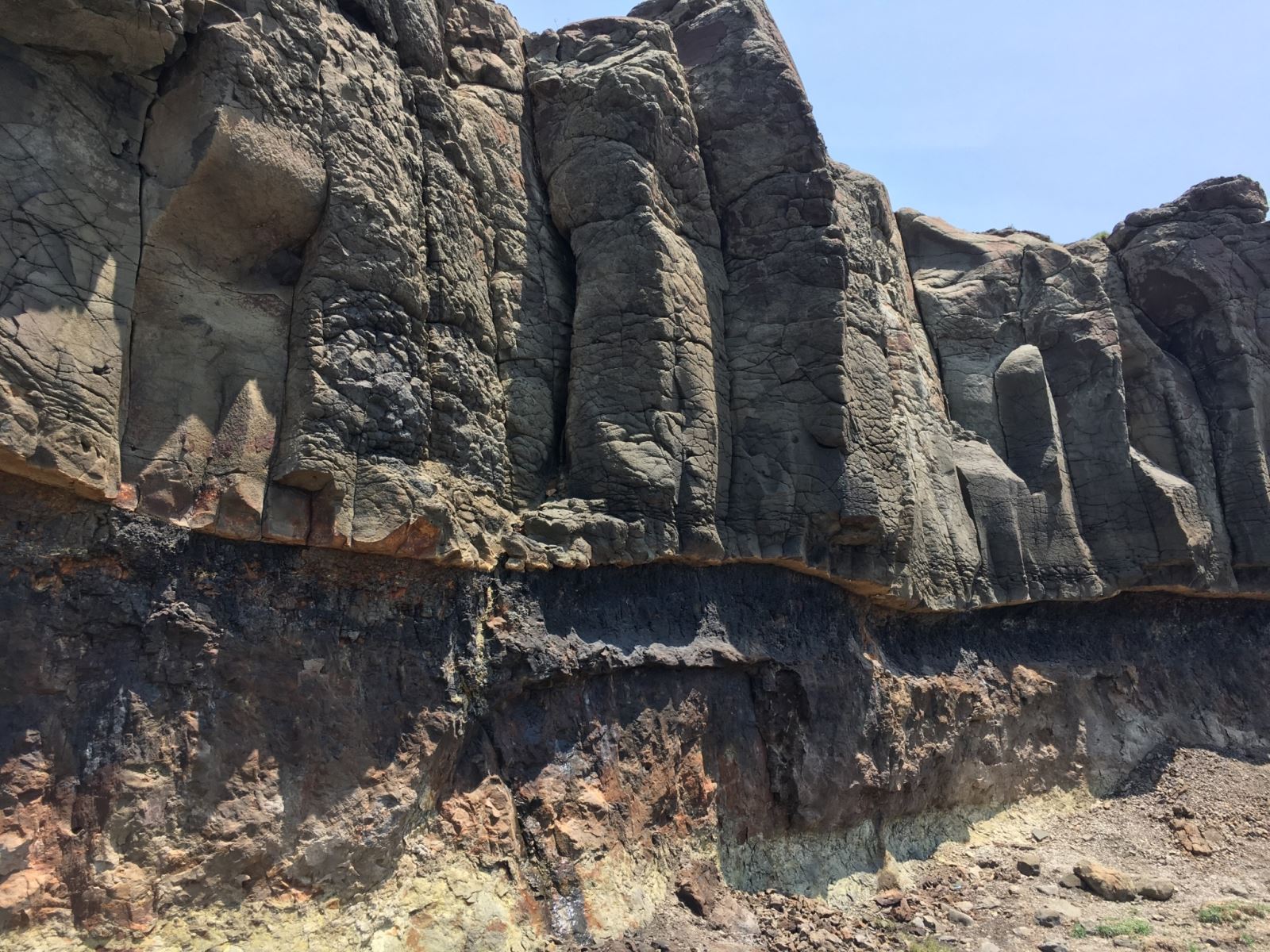 火山口湖遺跡近照