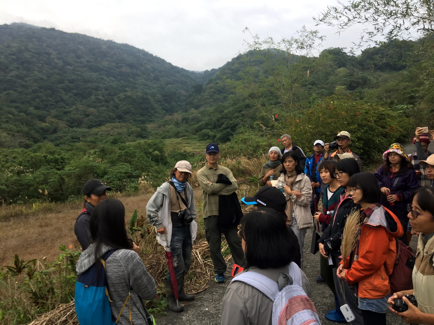 圖5 2016年TPSI-東區工作坊於花蓮豐濱鄉新社村阿美族Dipit部落舉辦，眾人聚集討論當地水圳修復後的生態農業復耕方案
