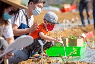 “Growing pumpkin in the village”: a DIY activity at Xihai recreational agricultural area