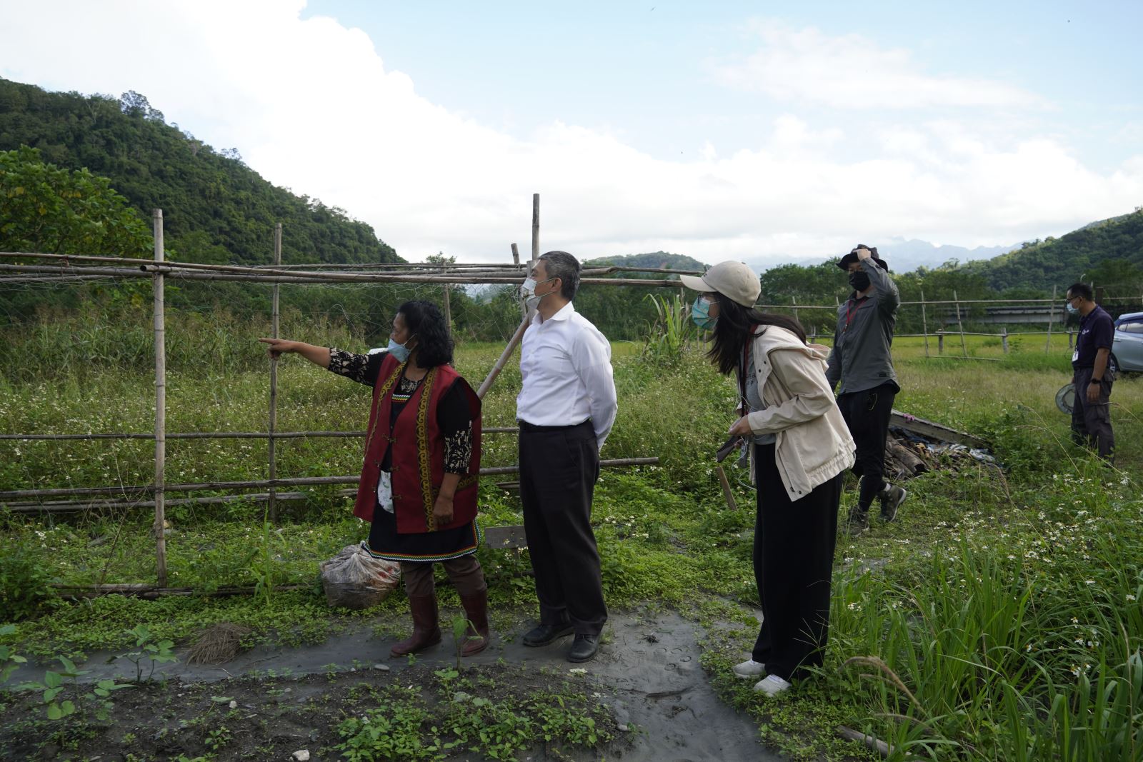 Mr. Hsium-Tse Huang, Director of Hualien Branch of the Forestry and Nature
  Conservation Agency, exploring local bean cultivation with Indigenous Bunun
  community © 2022 TPSI-E